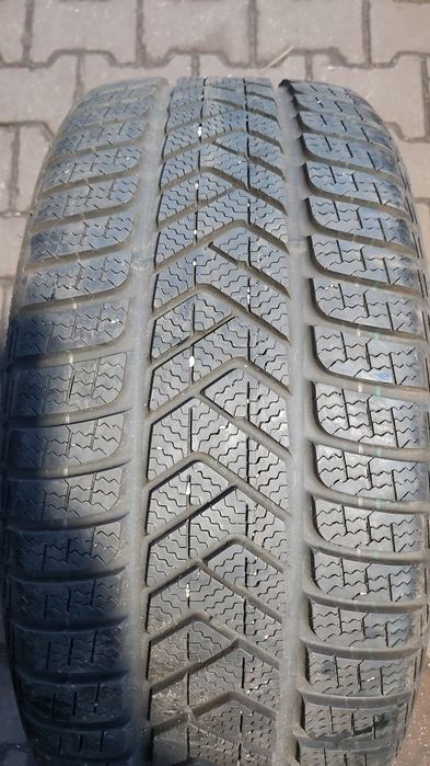 Opona PIRELLI Sottozero 3  245/40R18  8MM