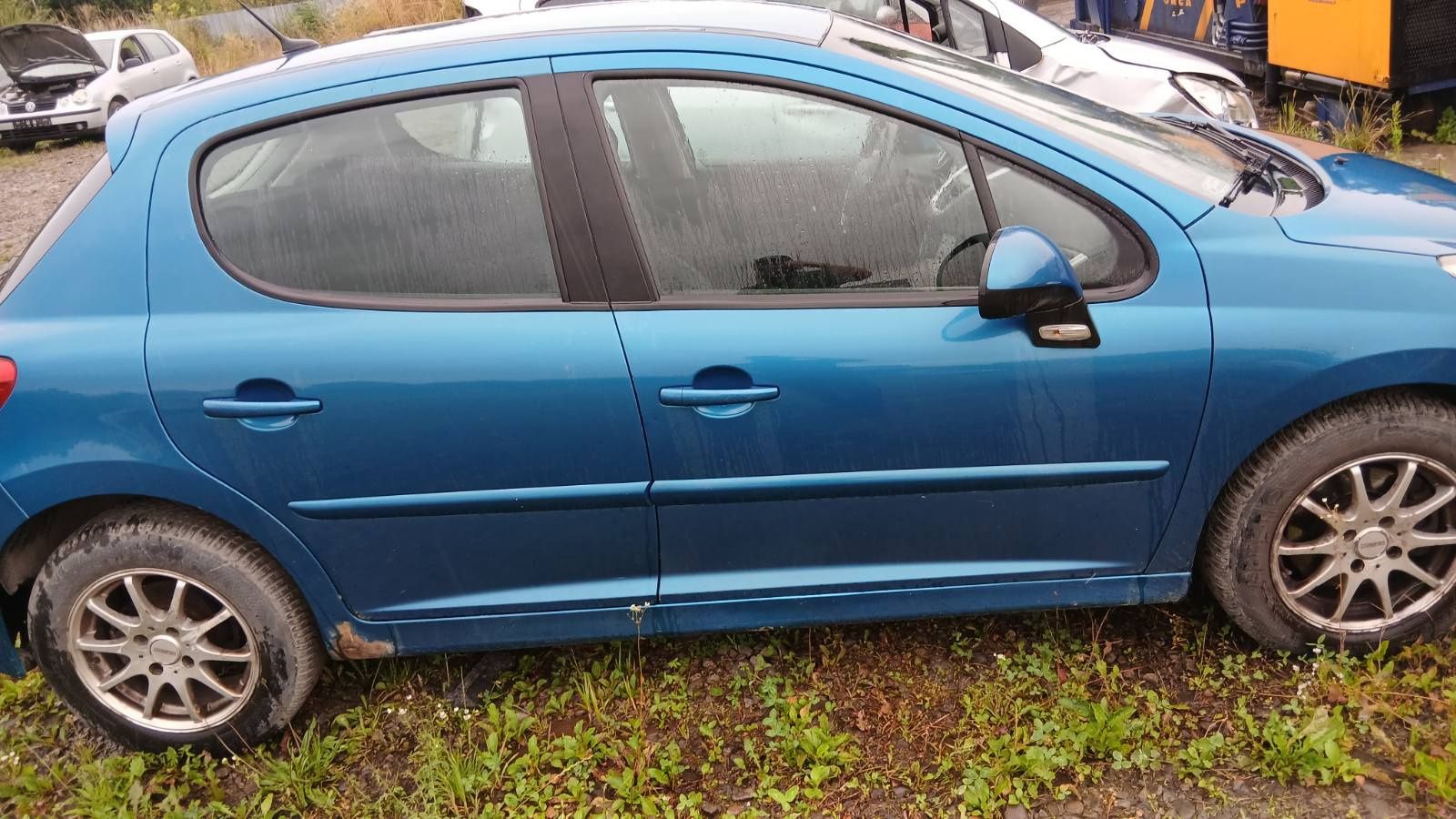 Peugeot 207 двері бампер крило капо фари