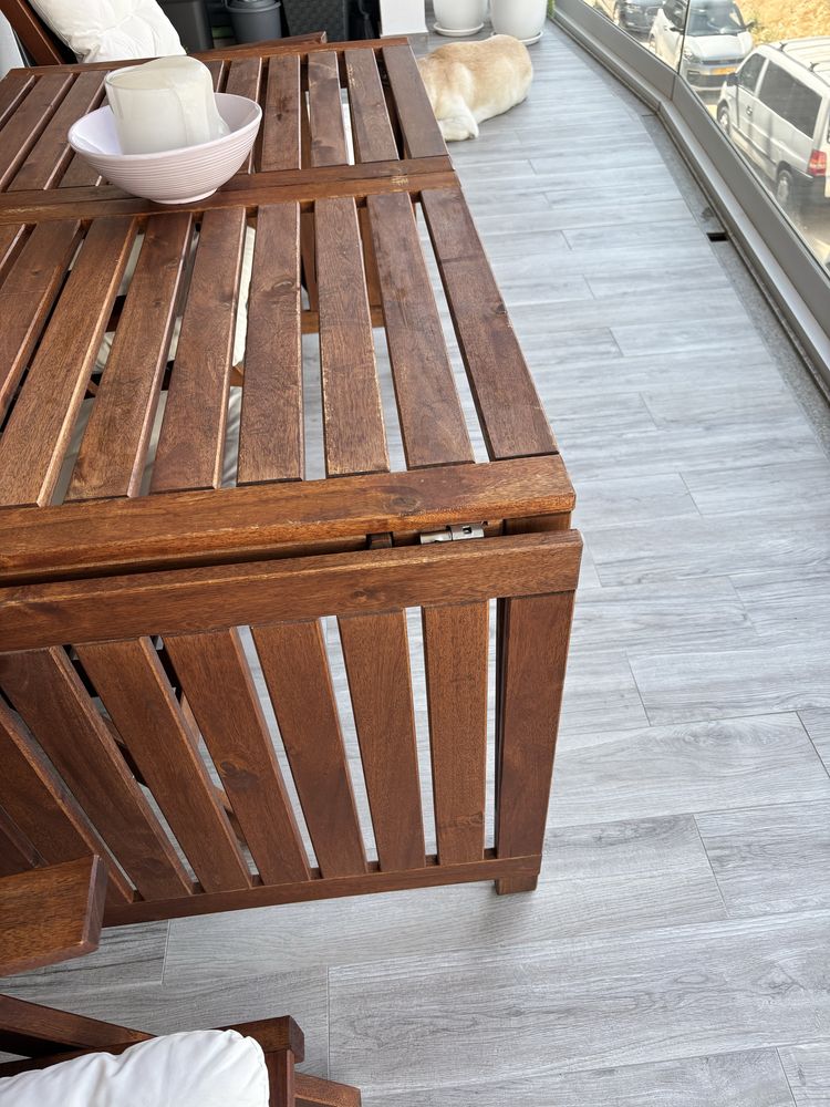 Conjunto Ikeia mesa e quatro cadeiras