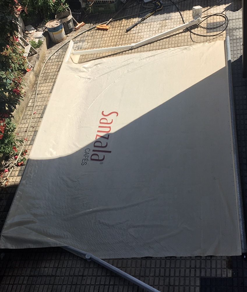 1 Toldo grande em excelente estado