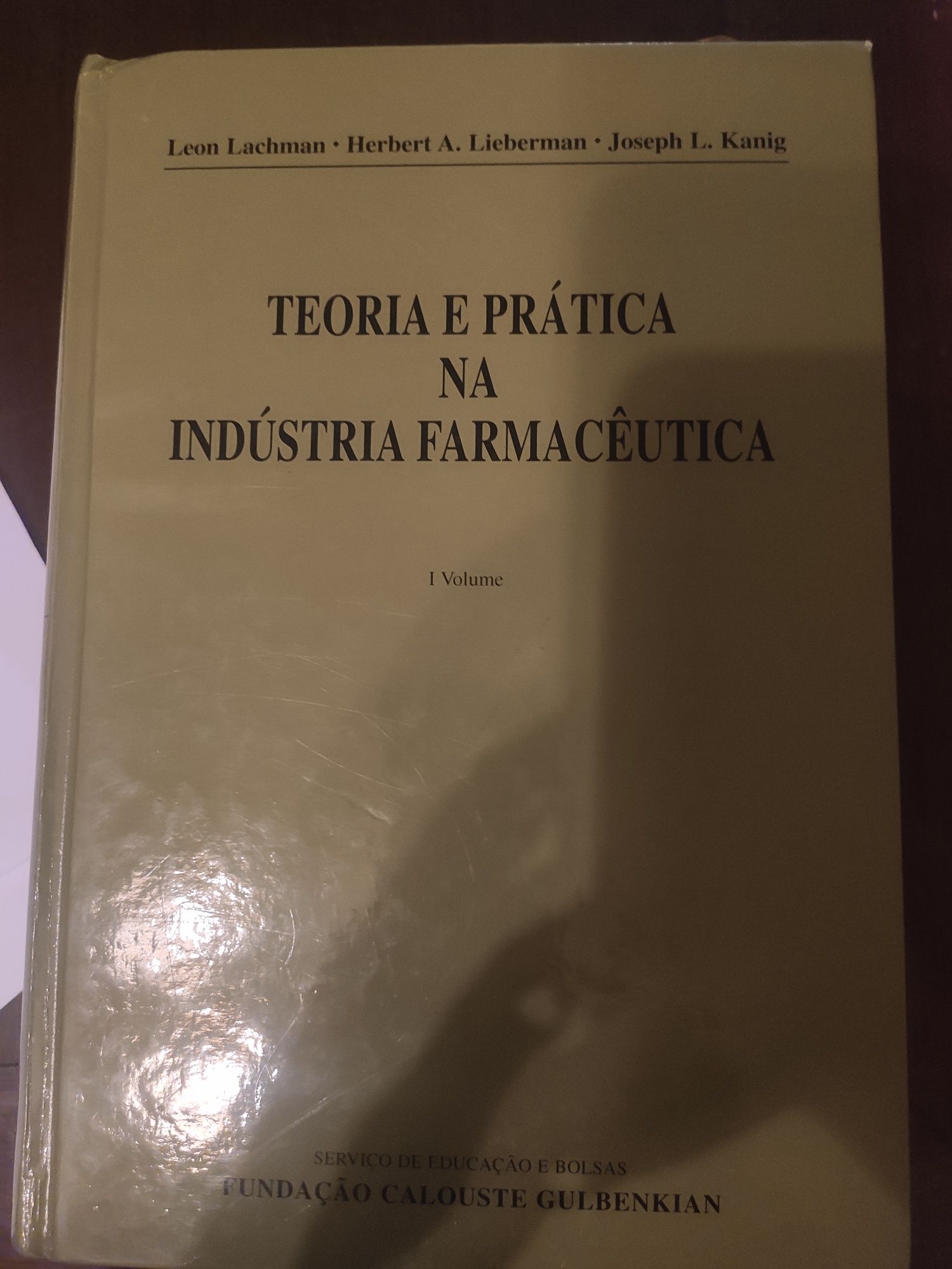 Livro Teoria e prática na indústria farmacêutica