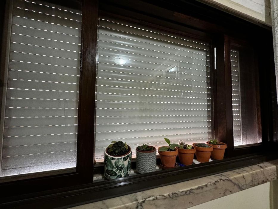 4 Janelas em alumínio castanho para venda