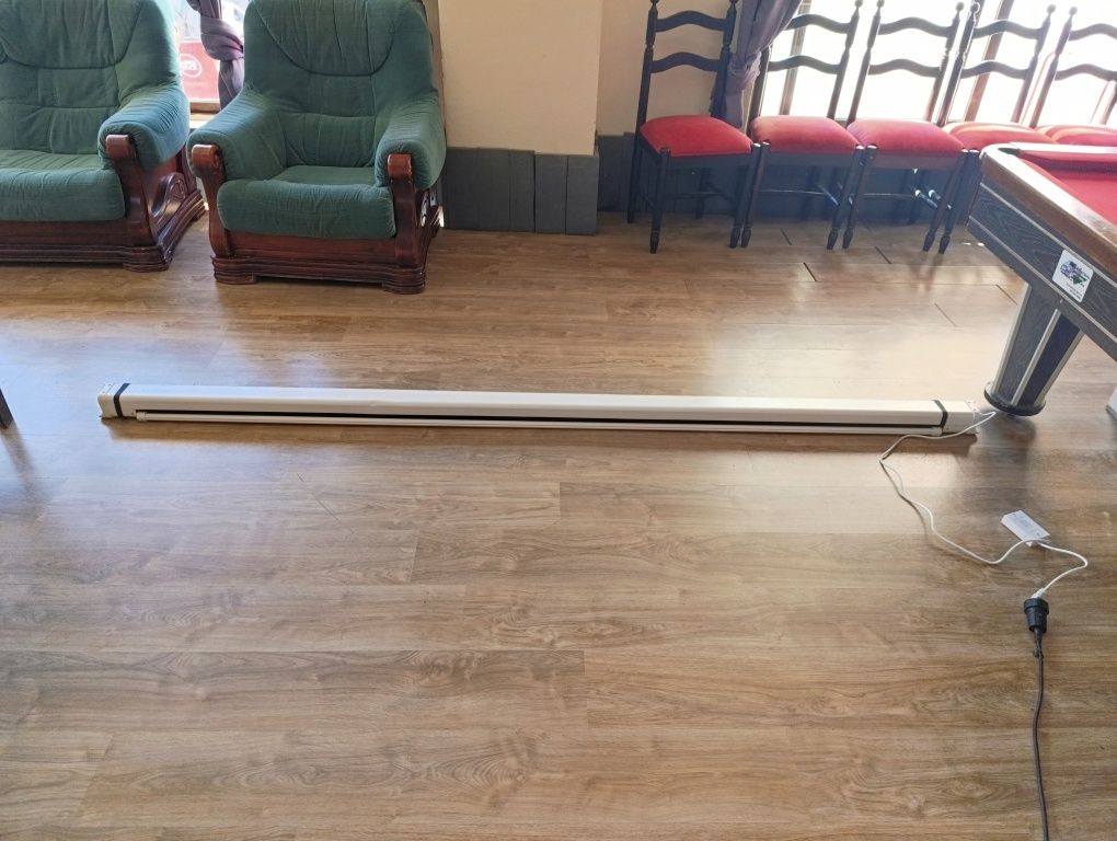 Projetor de TV com tela de cinema