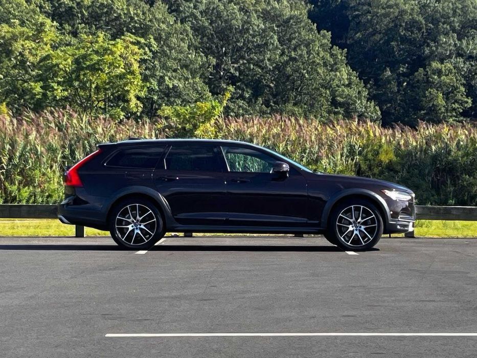 Volvo V90 Cross Country T5      2019