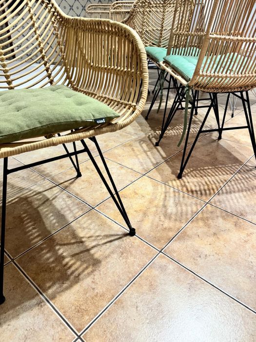 Disponível: Cadeiras em vime