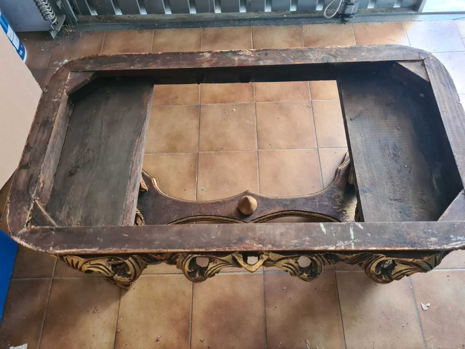 Mesa de apoio em pedra