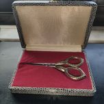 Tesoura de Costura Vintage em Prata com Estojo - Elegante e Funcional