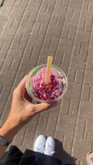 matcha malinowa kubek plastikowy