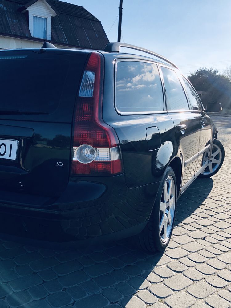 Volvo v50 Вольво в50