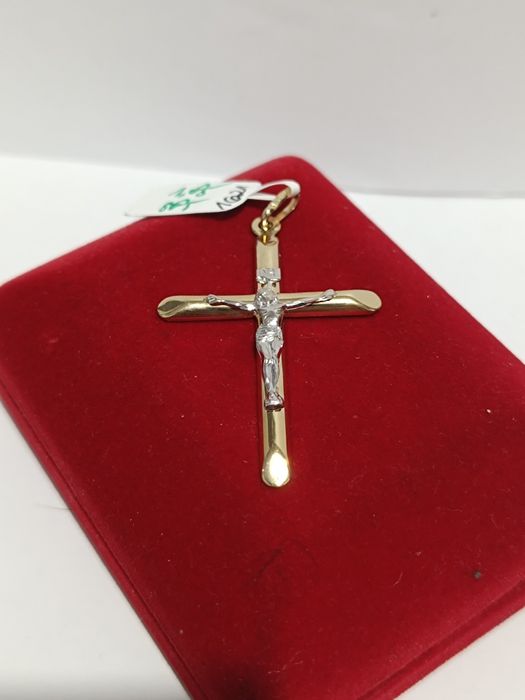 Złoty wisiorek krzyżyk z Panem Jezusem, złoto próby 585