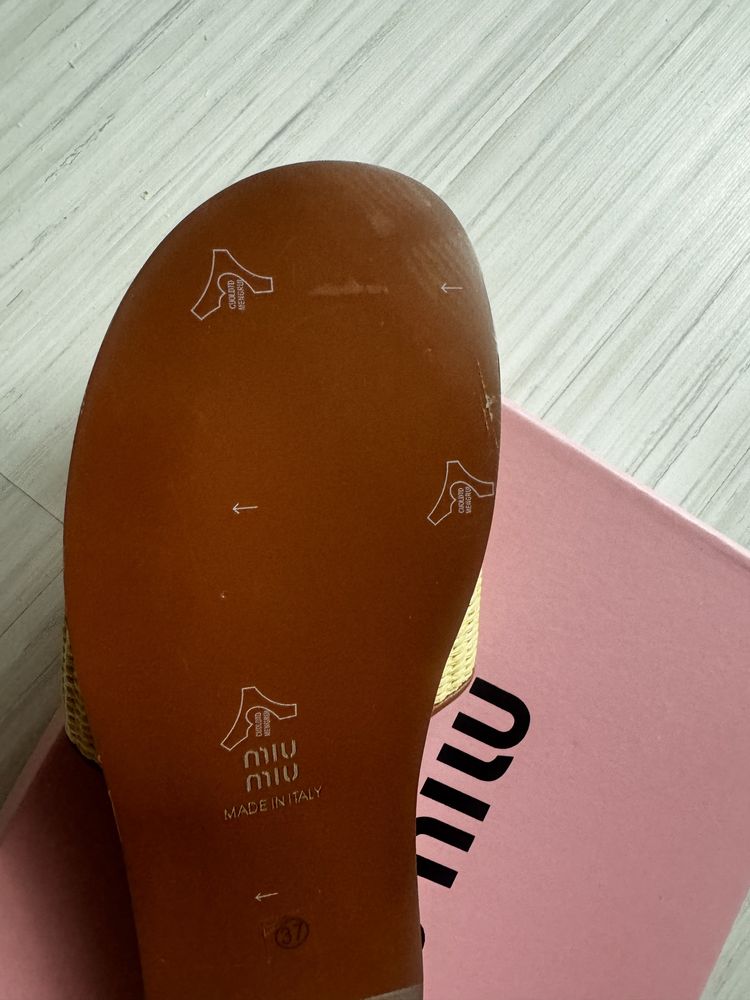 Klapki  Miu Miu  37 logo