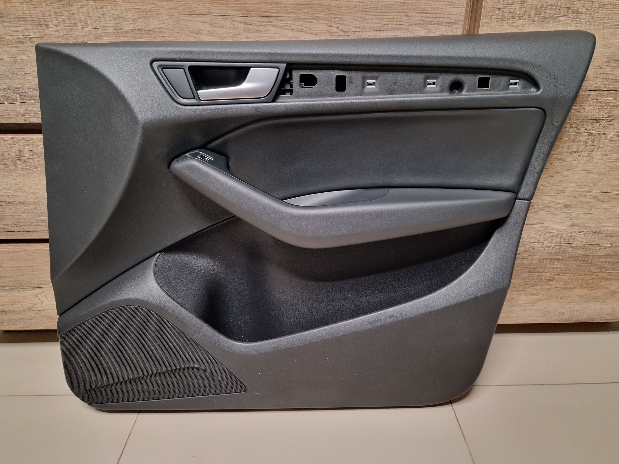 Tapicerka drzwi Audi Q5 8R polift