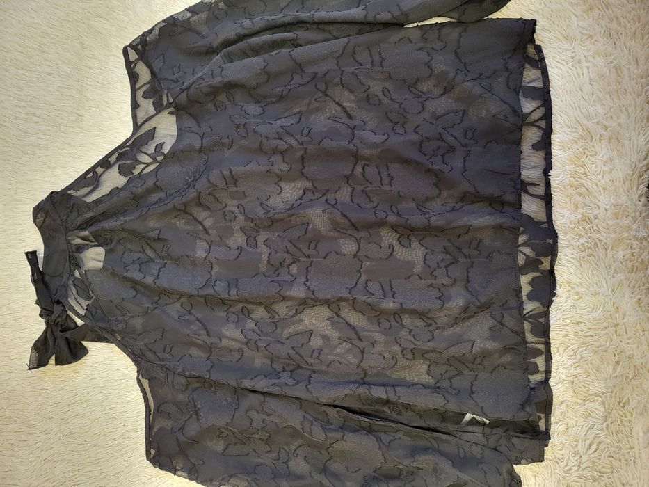 Нарядна блуза,MADE IN CHINA,розмір-52.Вишуканий фасон,б/у.Ціна-300 гр.