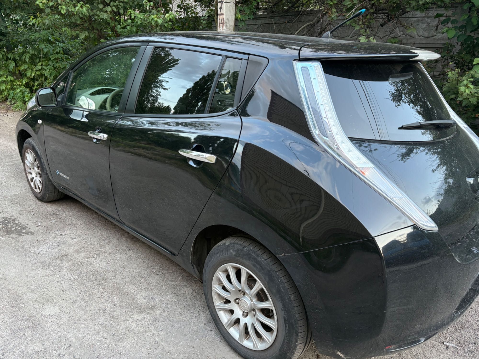 Продам Nissan Leaf