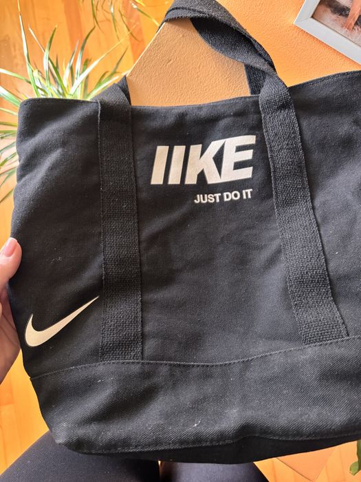 Велика жіноча сумка