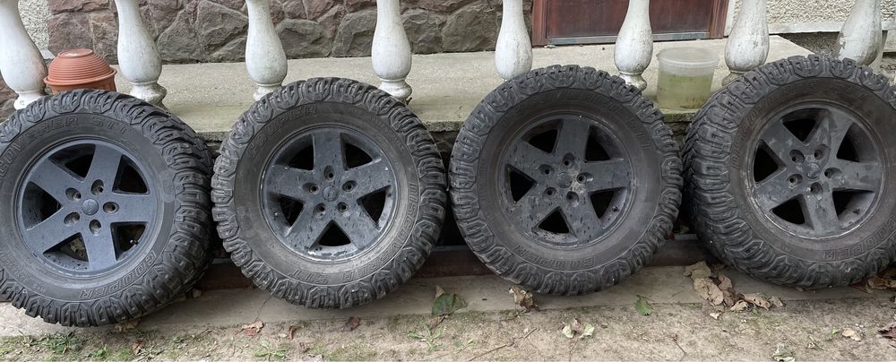 Колеса, диски 17 5/127,ЕТ45,шини 33/12,5/17 Jeep Wrangler…