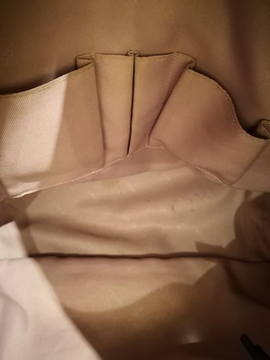 Carteira em fazenda e pele preta da marca Tous