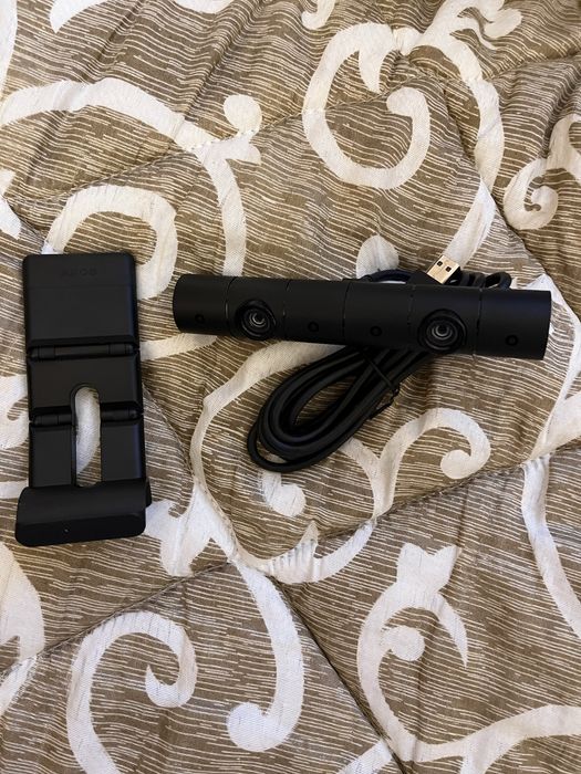 СРОЧНО PlayStation 4 pro 1TB + Ps камера и доп гемпад!