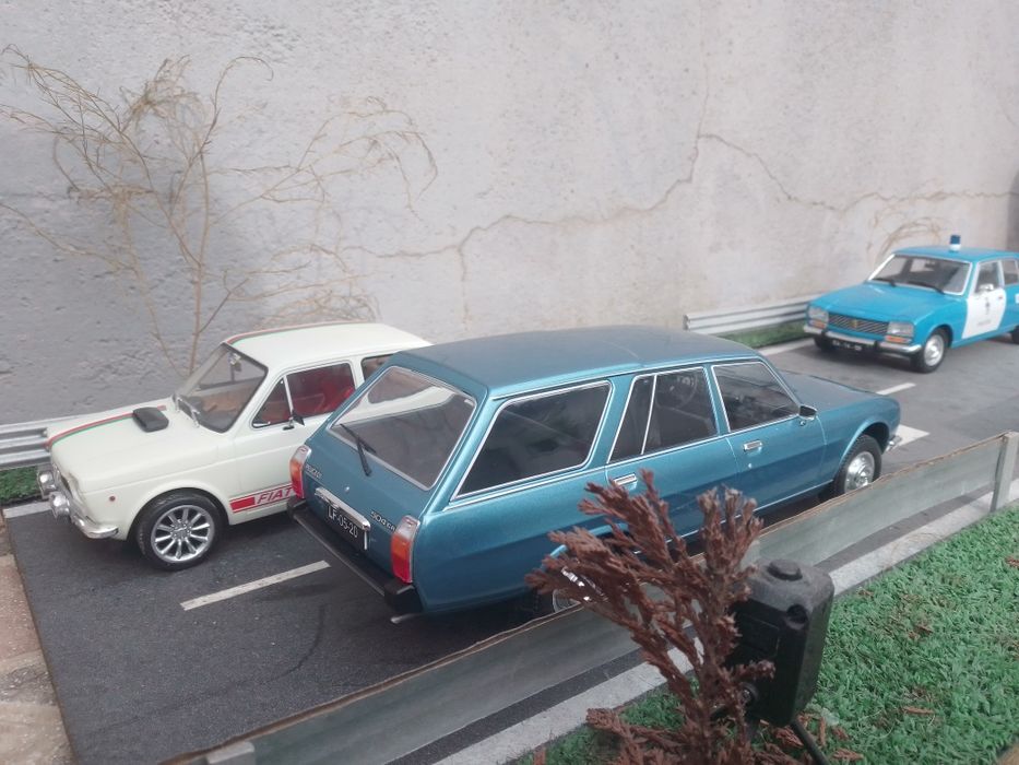 Miniatura 1/18 Peugeot 504 GL