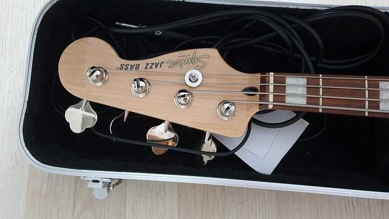 Fender Squier  Active Jazz Bass oraz RockCase Warwick aktywna