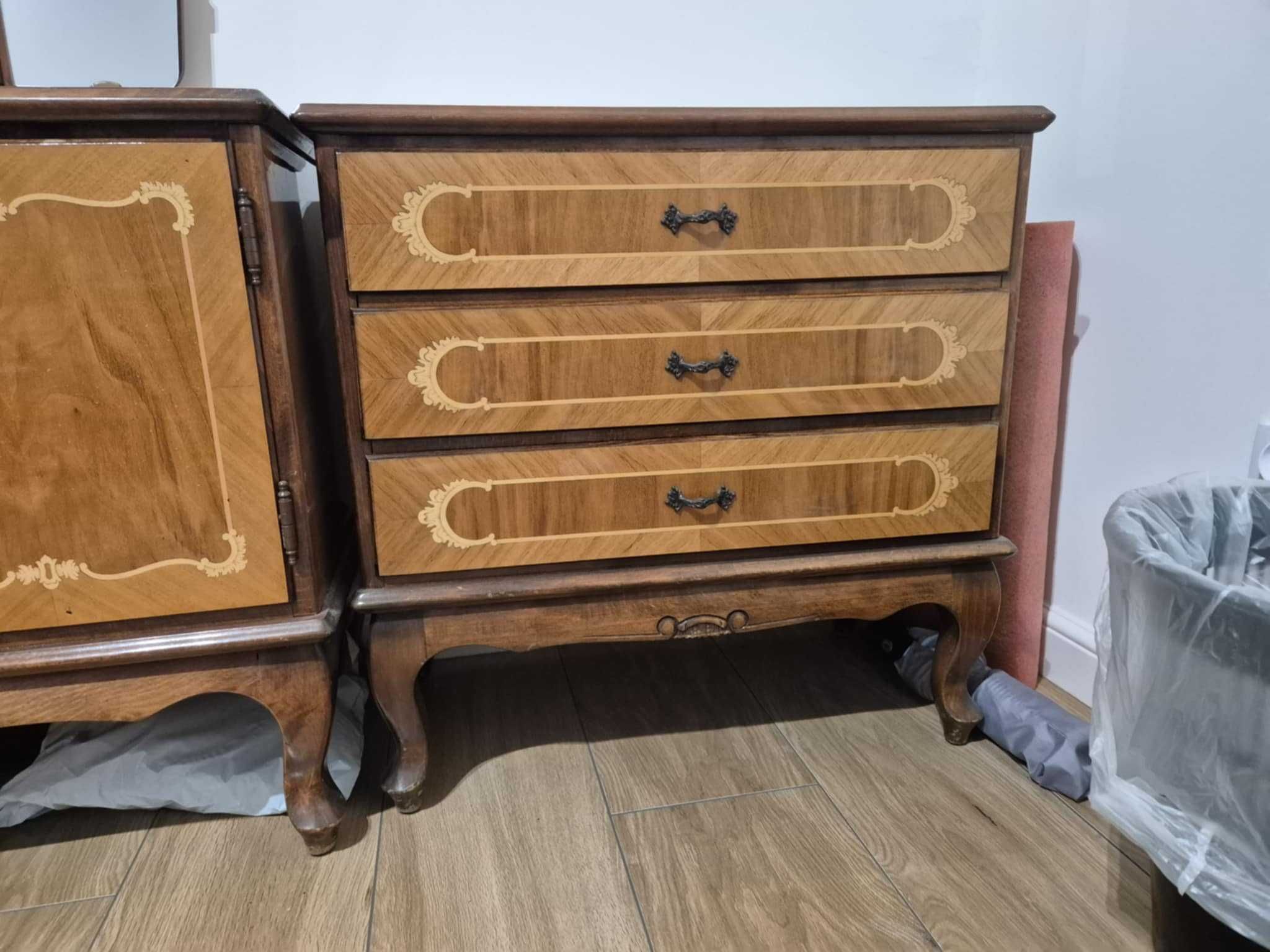 Meble PRL z 1985 roku - toaletka z lustrem i 2 szafki nocne