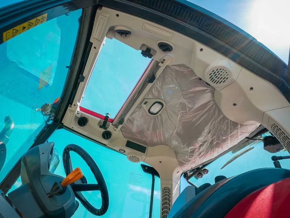 Ciągnik McCormick X6.135 przedni TUZ i WOM 127KM Przekładnia XtraShift