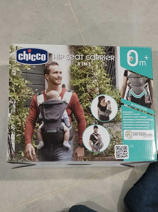 Carrinho de bebe, marsúpio e mobile de berço em excelente estado.