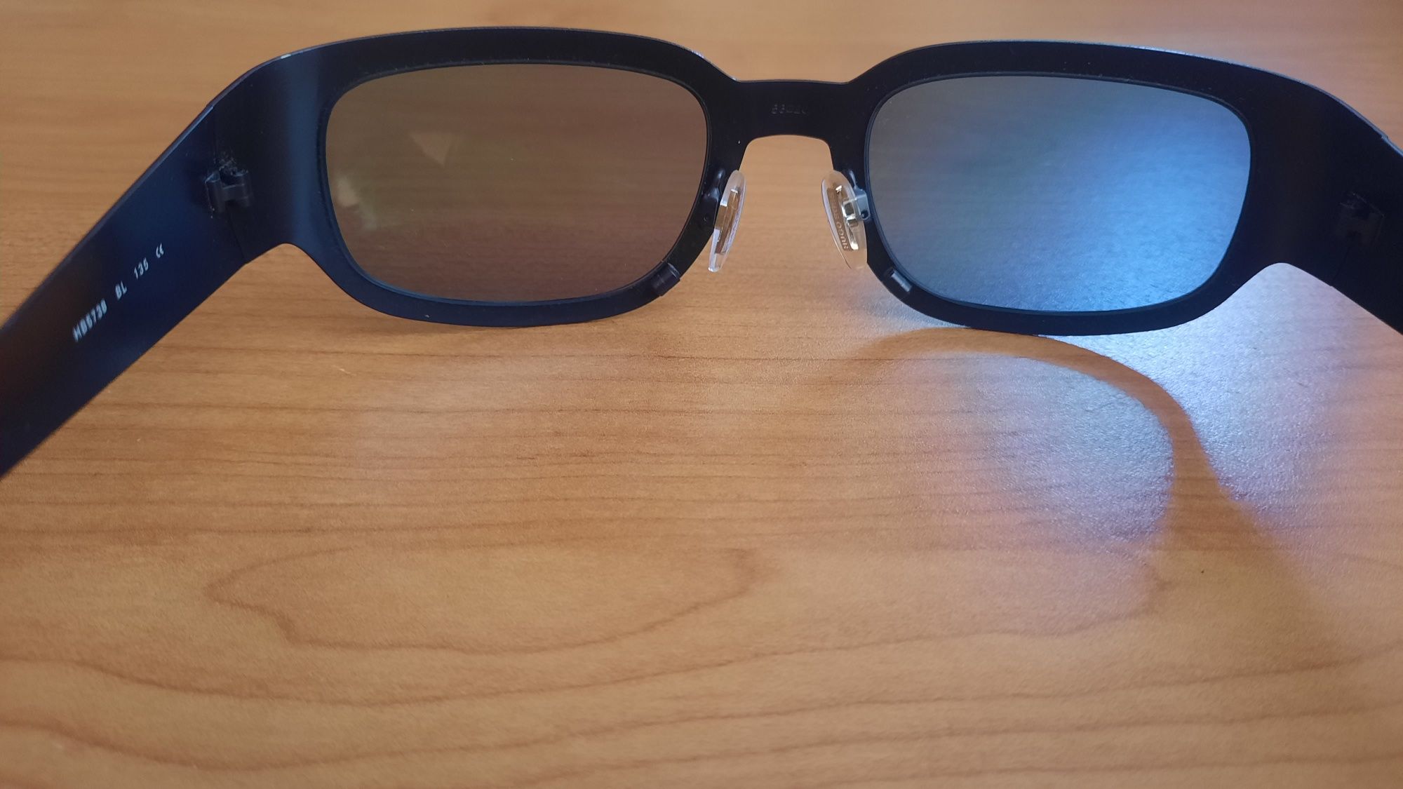 Okulary przeciwsłoneczne Hugo Boss HB5738 BL 135