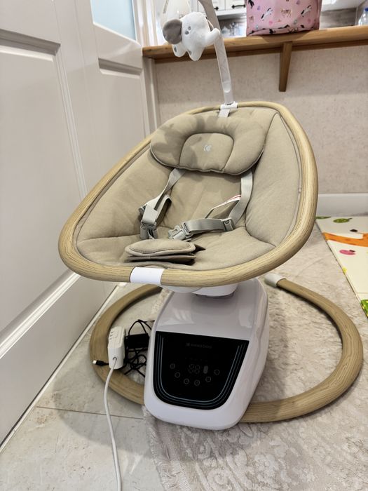 Заколисуючий центр, гойдалка Kikka boo BeeMoove