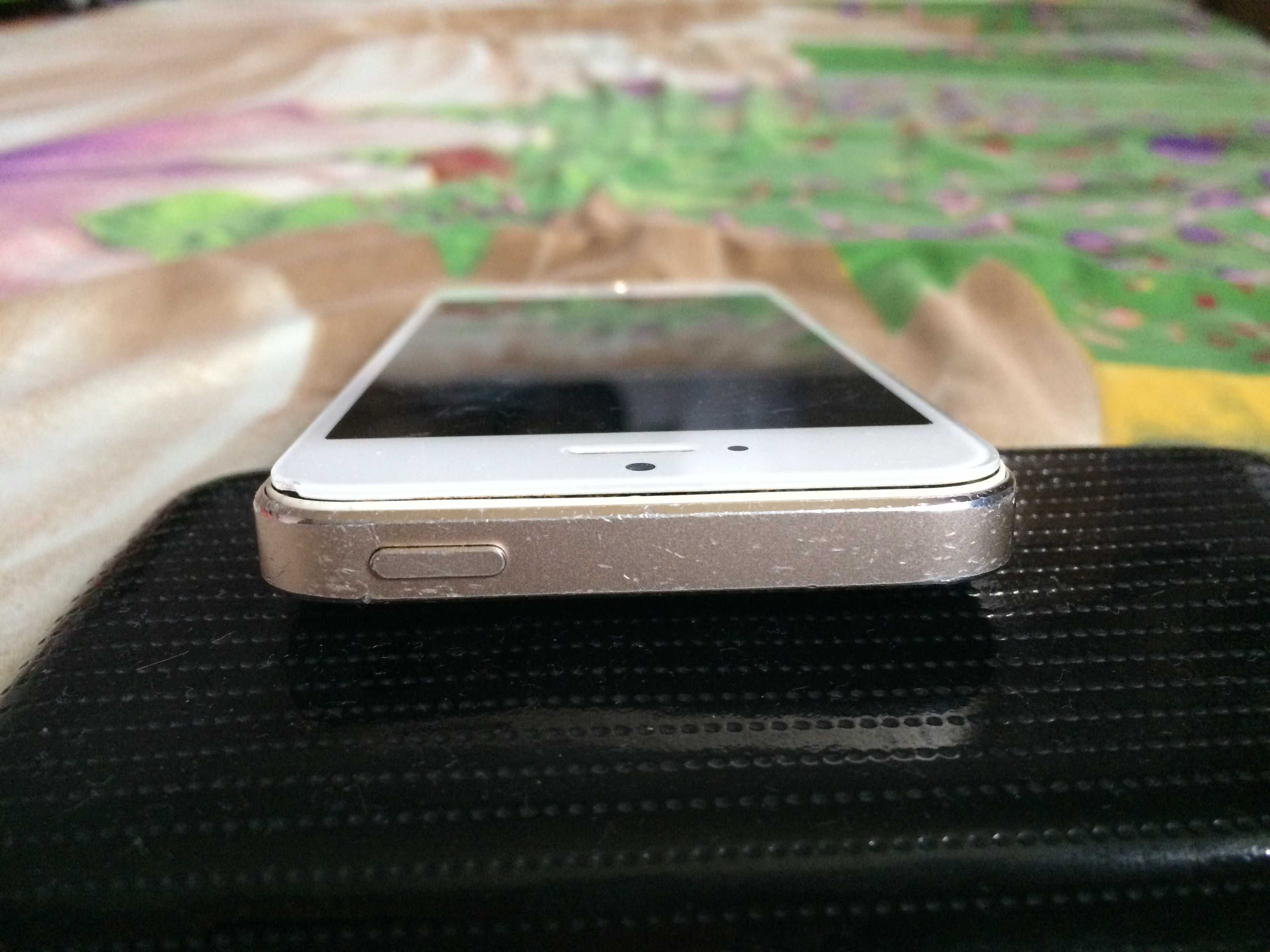 Iphone 5s на  восстановление или разбор