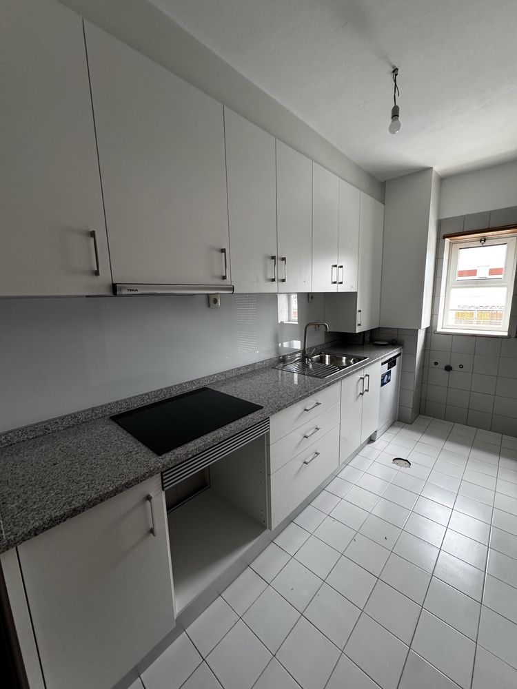 Apartamento T1 (com 2 quartos) com Generoso terraço