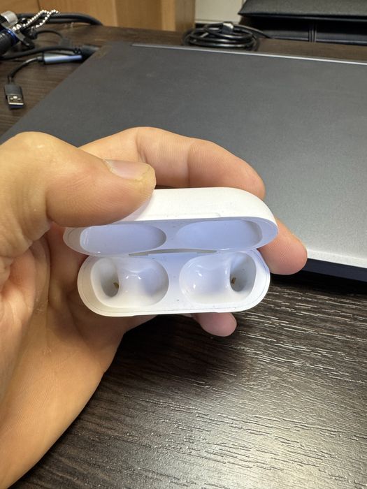 Кейс до навушників AirPods Pro з MagSafe Charging Case