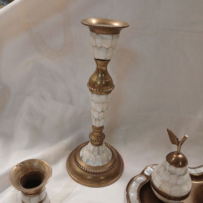 Продам старинный цветной хрусталь , изделия из бронзы с перламутром,