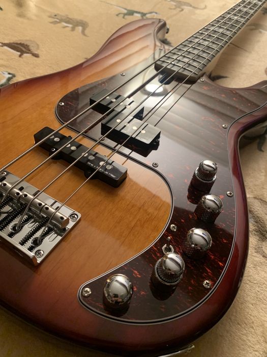 Бас гітара Marcus Miller P7