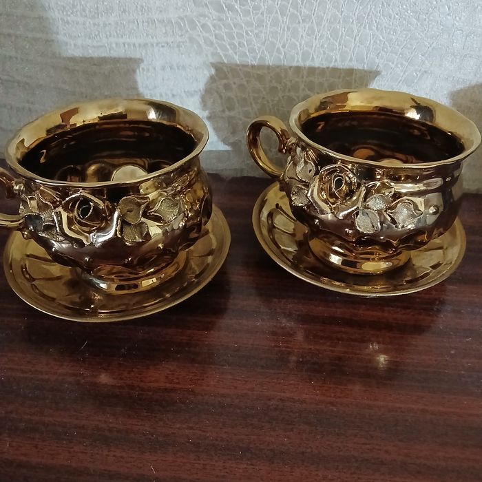 Кофейный сервиз золотой.