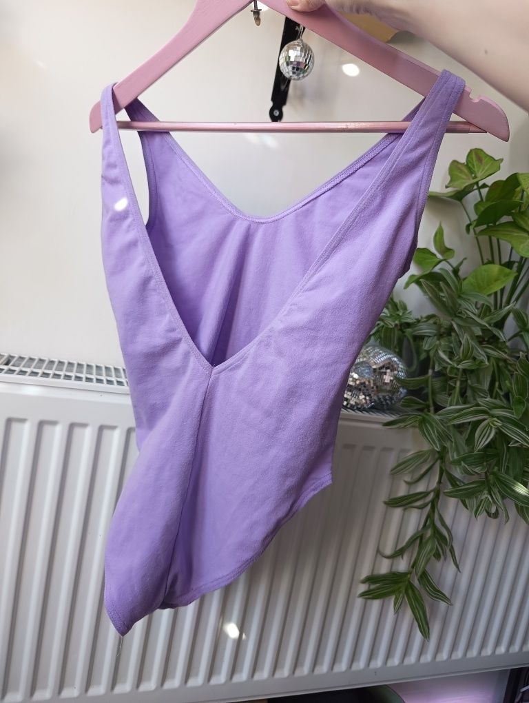 Body liliowe z głęboki wycięcie na plecach 38 M