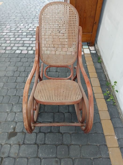 Sprzedam fotel bujany zabytek
