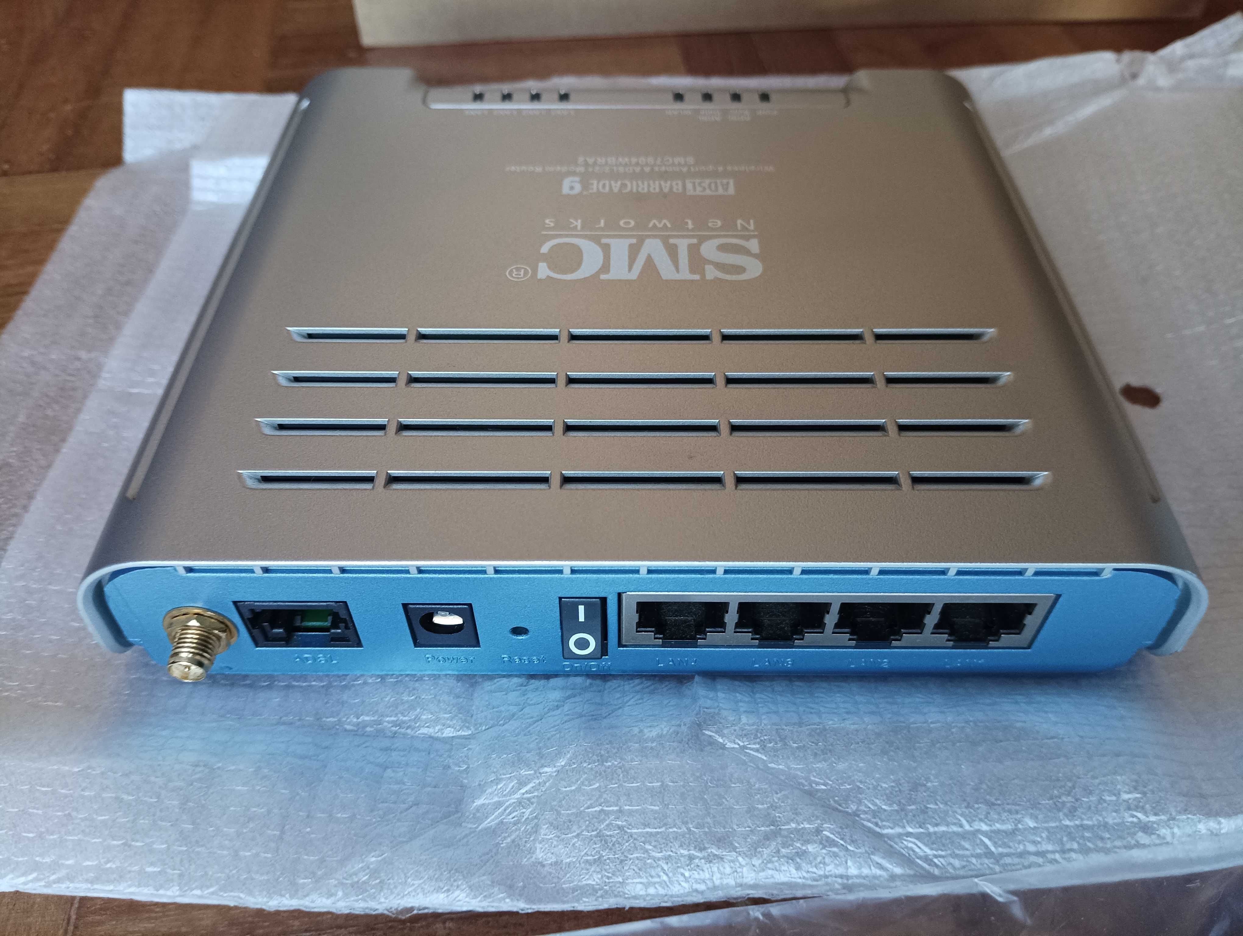 Router Modem ADSL 2+, Marca SMC, e Pen Wireless USB
