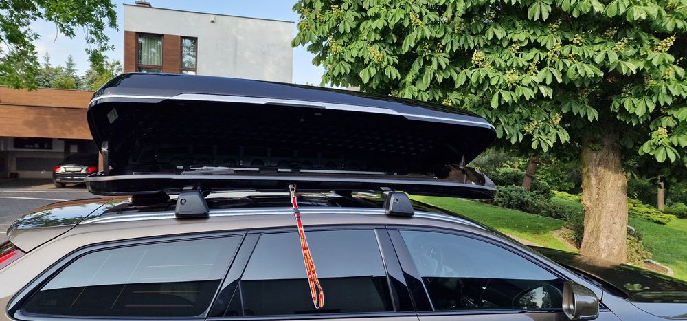oryginalny bagażnik dachowy Volvo wraz z dedykowanymi relingami
