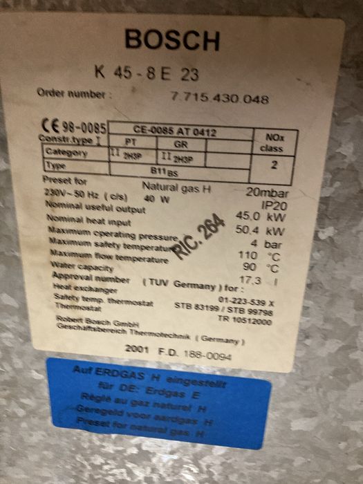 Котёл отопления газовый .