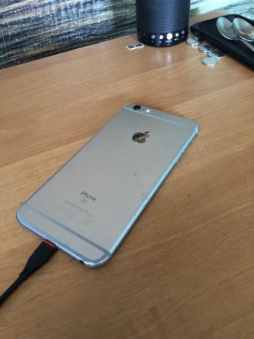 Продам Iphone 6S Plus