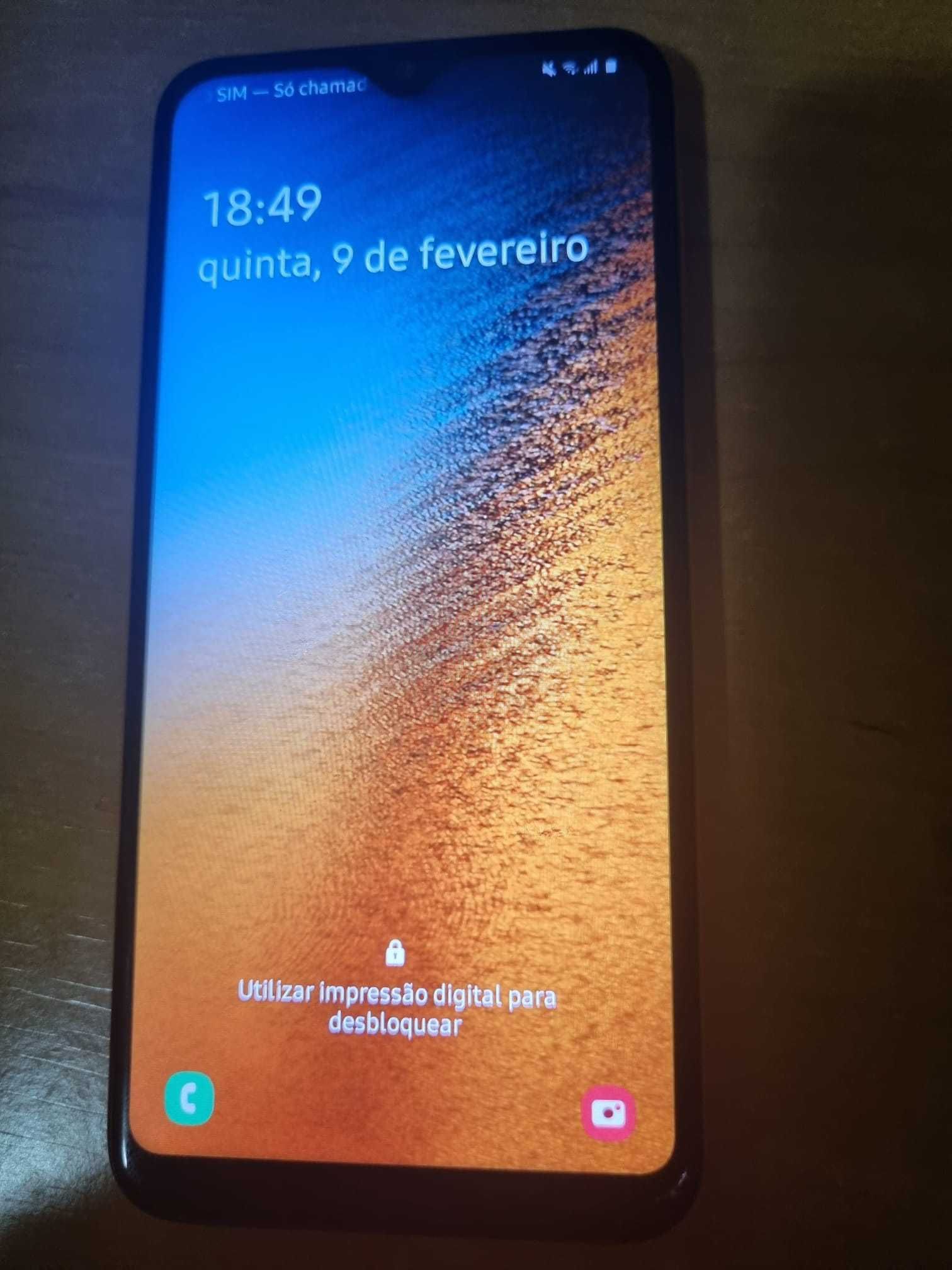 Samsung A20e cor Coral em bom estado