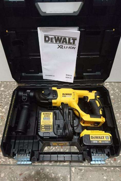 Бесщеточный аккумуляторный перфоратор DeWALT DCH133M1 из Европы