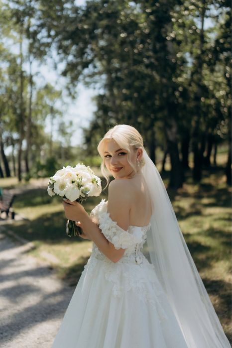 Продам весільну сукню