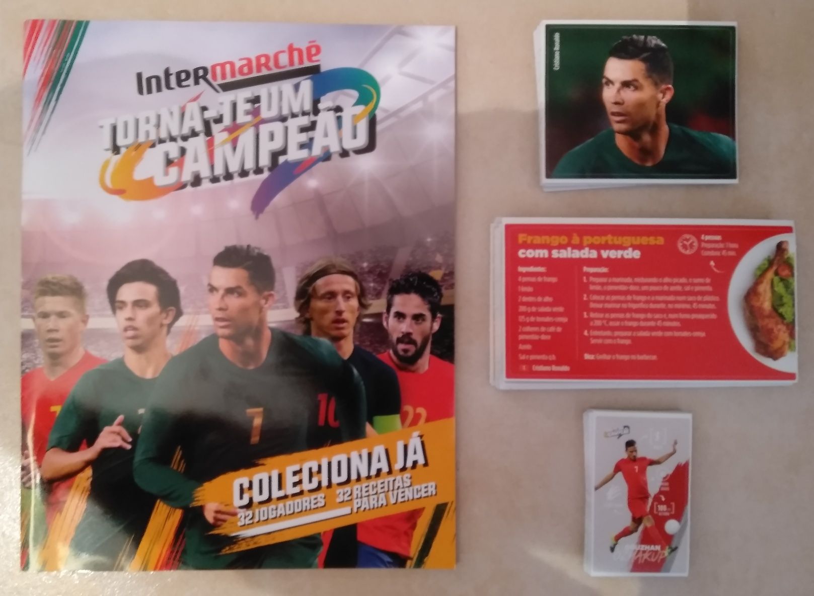 Coleção completa com os cromos por colar do Intermarché