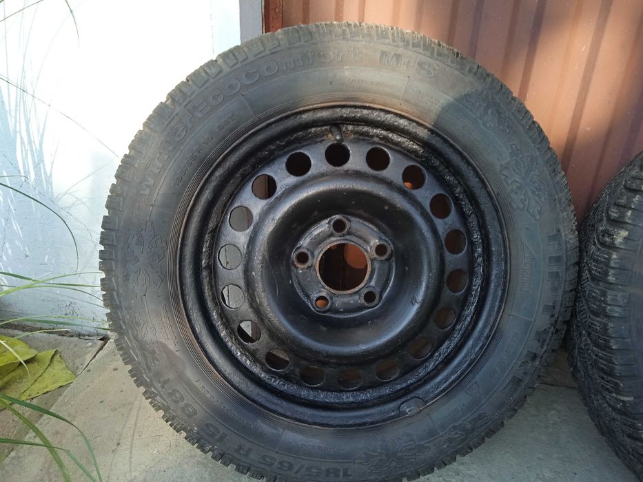 Opony zimowe z felgami stalowymi 185/65/15