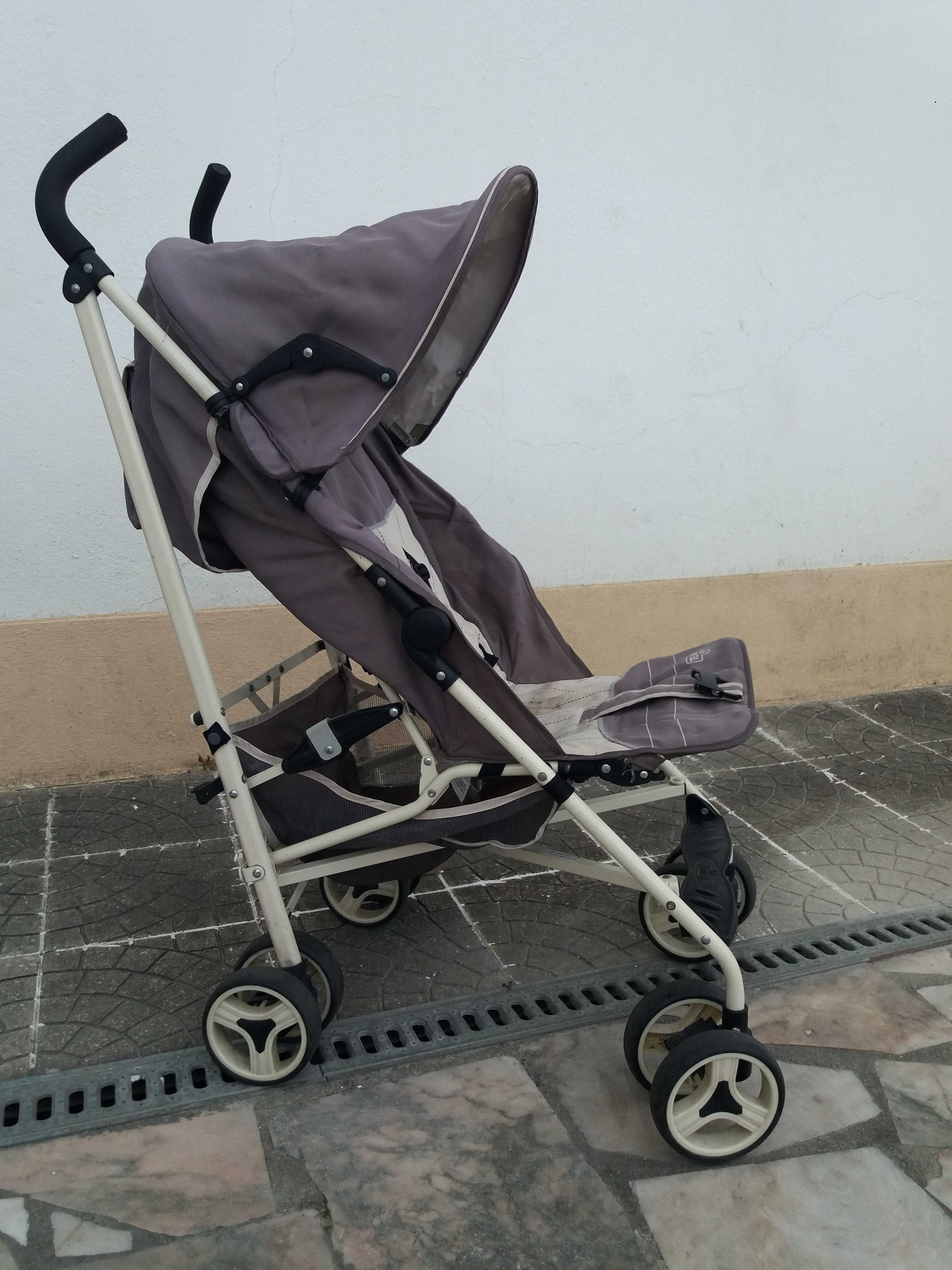 Carrinho de passeio de criança