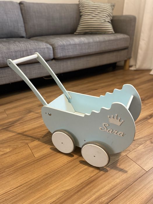 Drewniany wózek do zabawy dla dzieci dla lalek z imieniem