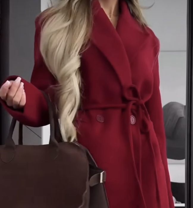 Пиджак женский ,цвет бордо с поясом ,новый ,размер М