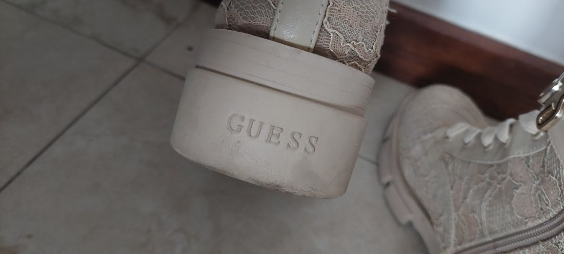 Koronkowe botki Guess ażurowe szydełkowe trapery boho